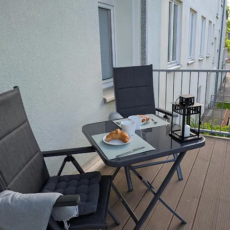 Helles Mit Arbeitsplatz Und Balkon Apartment *