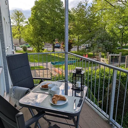 Lägenhet Helles Mit Arbeitsplatz Und Balkon *