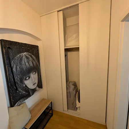 Helles Mit Arbeitsplatz Und Balkon Apartment