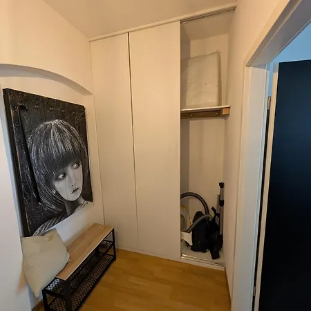 Helles Mit Arbeitsplatz Und Balkon Chemnitz