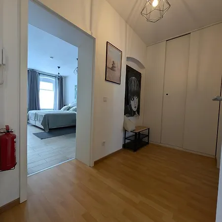 With Workspace And Kitchen Apartment Chemnitz