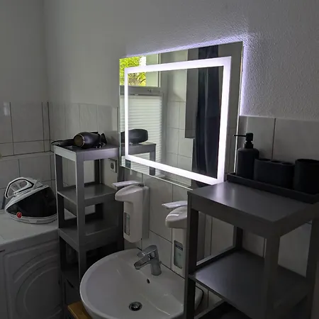 Helles Mit Arbeitsplatz Und Balkon Lägenhet