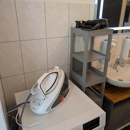 Helles Mit Arbeitsplatz Und Balkon Apartment *