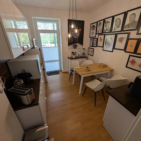 Lägenhet Helles Mit Arbeitsplatz Und Balkon