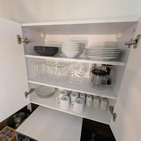 Helles Mit Arbeitsplatz Und Balkon *