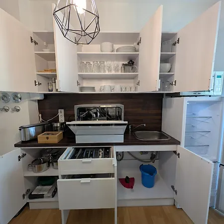 Lägenhet Helles Mit Arbeitsplatz Und Balkon *