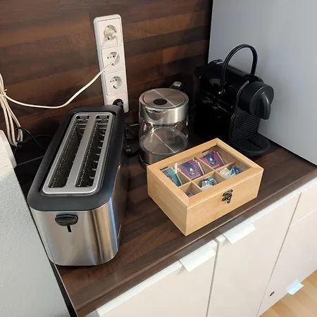 Helles Mit Arbeitsplatz Und Balkon *