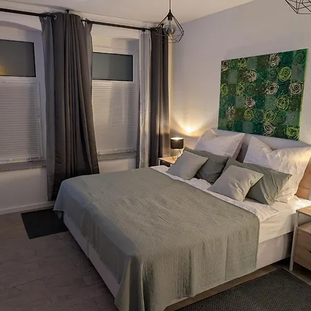 Helles Mit Arbeitsplatz Und Balkon *