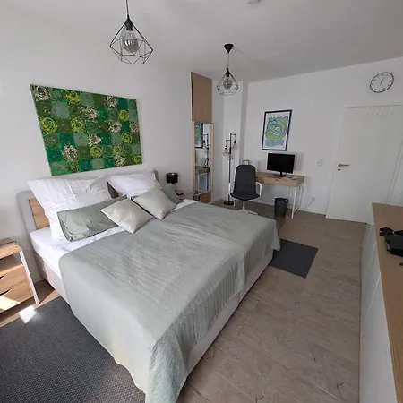Helles Mit Arbeitsplatz Und Balkon Daire
