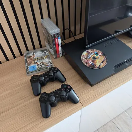 Helles Mit Arbeitsplatz Und Balkon Lägenhet *