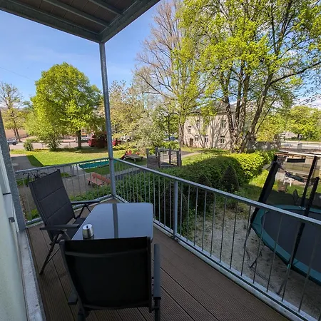 Lägenhet Helles Mit Arbeitsplatz Und Balkon *