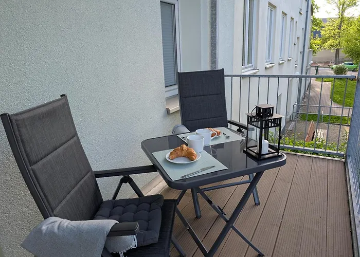 Helles Mit Arbeitsplatz Und Balkon Apartment *