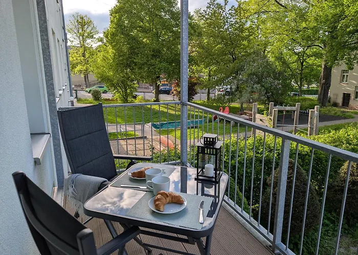 Apartment Helles Mit Arbeitsplatz Und Balkon *