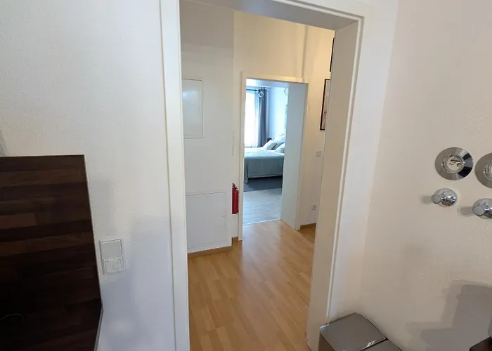 Helles Mit Arbeitsplatz Und Balkon *