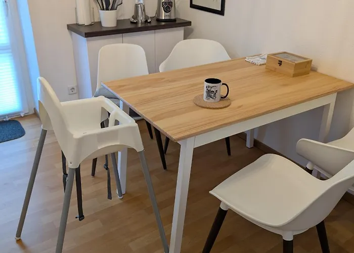 Helles Mit Arbeitsplatz Und Balkon