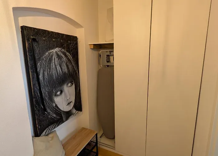 Helles Mit Arbeitsplatz Und Balkon Chemnitz