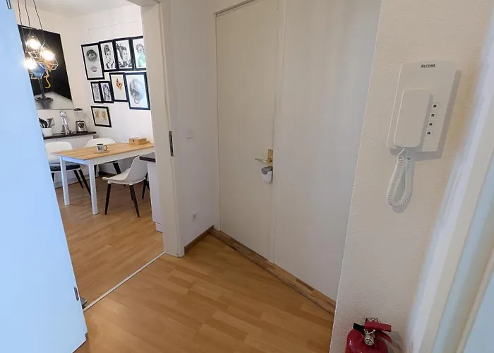 Helles Mit Arbeitsplatz Und Balkon Chemnitz