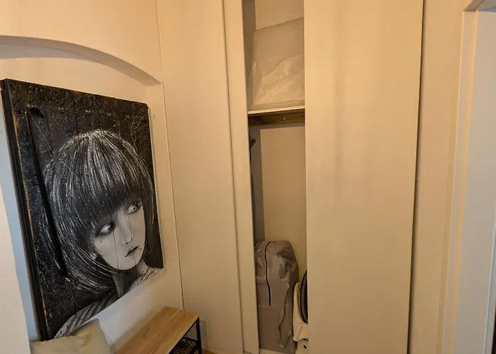 Helles Mit Arbeitsplatz Und Balkon Apartment