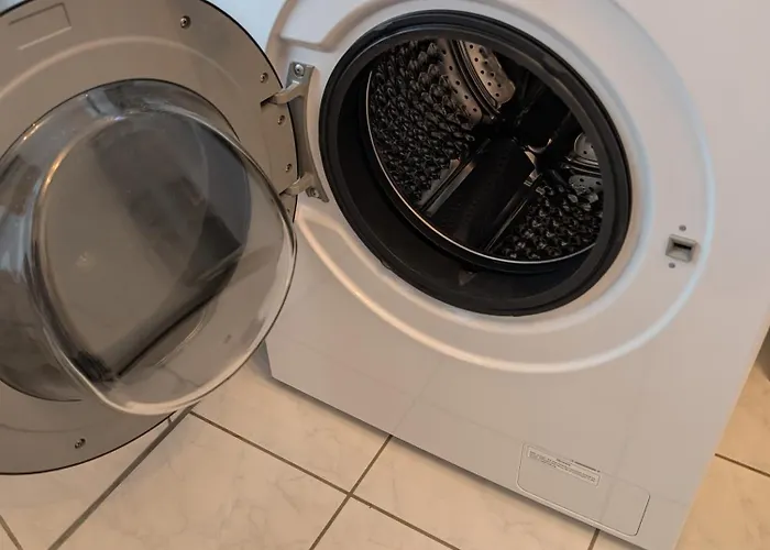 Apartment Helles Mit Arbeitsplatz Und Balkon