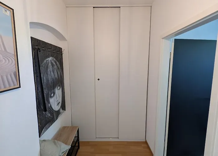 Apartment Helles Mit Arbeitsplatz Und Balkon *