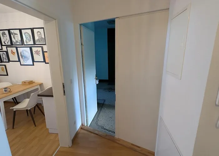 Helles Mit Arbeitsplatz Und Balkon *