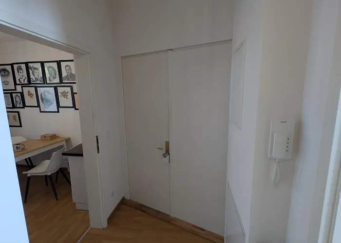 Helles Mit Arbeitsplatz Und Balkon * Chemnitz