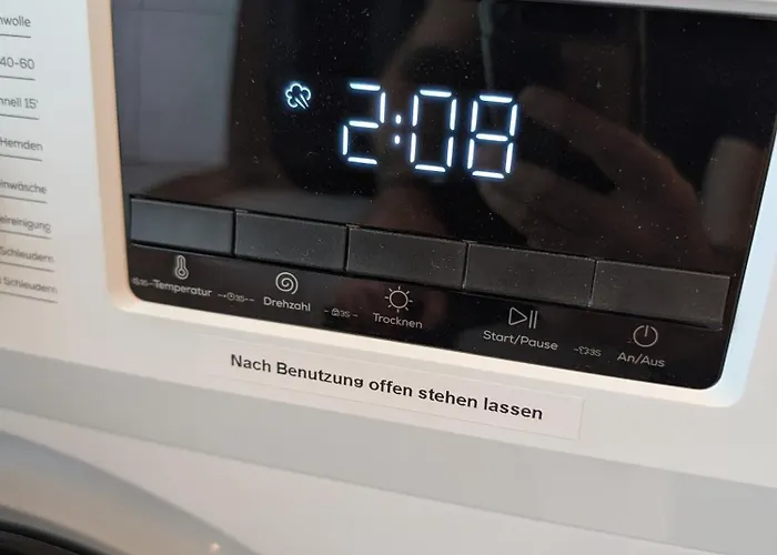 Helles Mit Arbeitsplatz Und Balkon