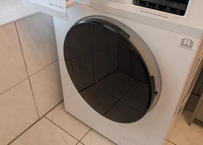 Helles Mit Arbeitsplatz Und Balkon Apartment