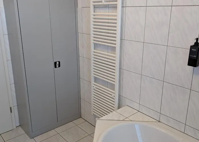 Helles Mit Arbeitsplatz Und Balkon Chemnitz