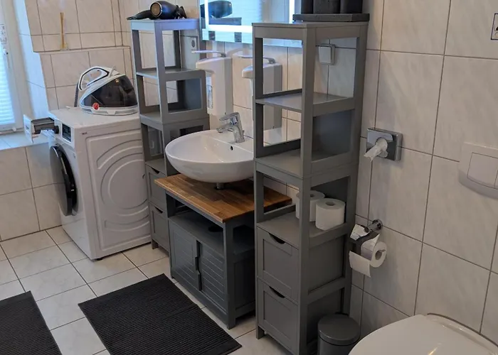 Helles Mit Arbeitsplatz Und Balkon Apartment *