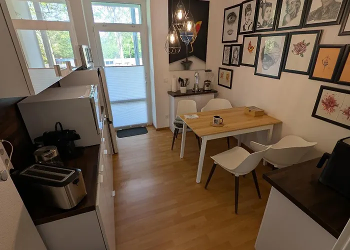 Apartment Helles Mit Arbeitsplatz Und Balkon