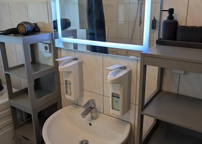 Helles Mit Arbeitsplatz Und Balkon Apartment