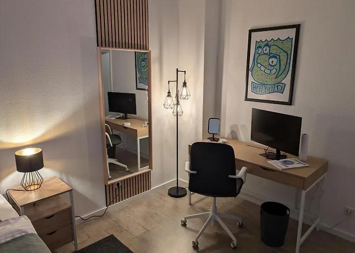 Helles Mit Arbeitsplatz Und Balkon *