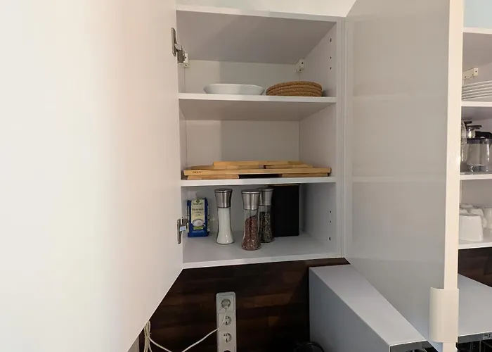 Helles Mit Arbeitsplatz Und Balkon *