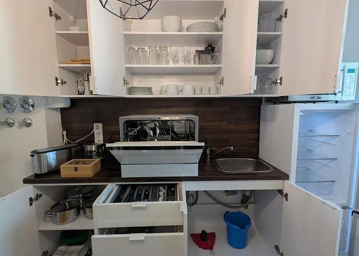 Apartment Helles Mit Arbeitsplatz Und Balkon *