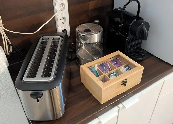 Helles Mit Arbeitsplatz Und Balkon *