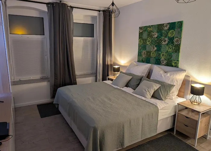 Helles Mit Arbeitsplatz Und Balkon *