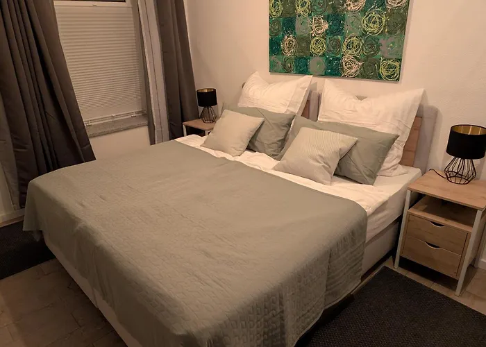 Helles Mit Arbeitsplatz Und Balkon