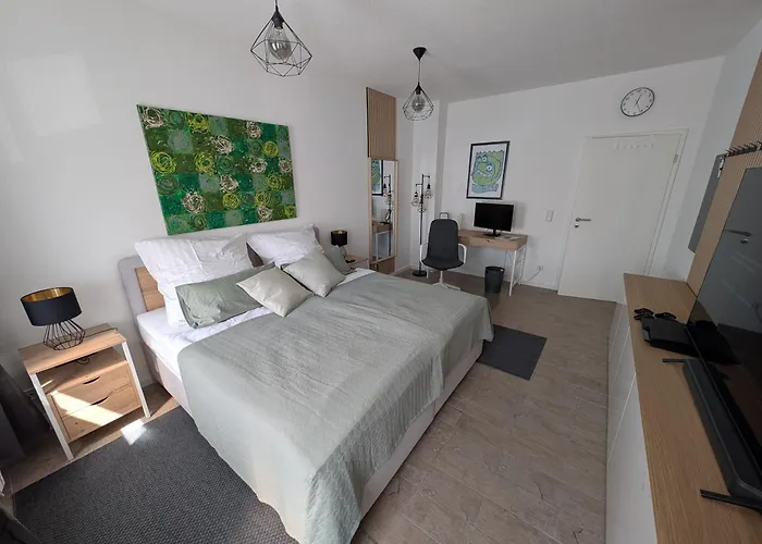 Helles Mit Arbeitsplatz Und Balkon Apartment