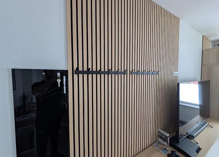 Apartment Helles Mit Arbeitsplatz Und Balkon