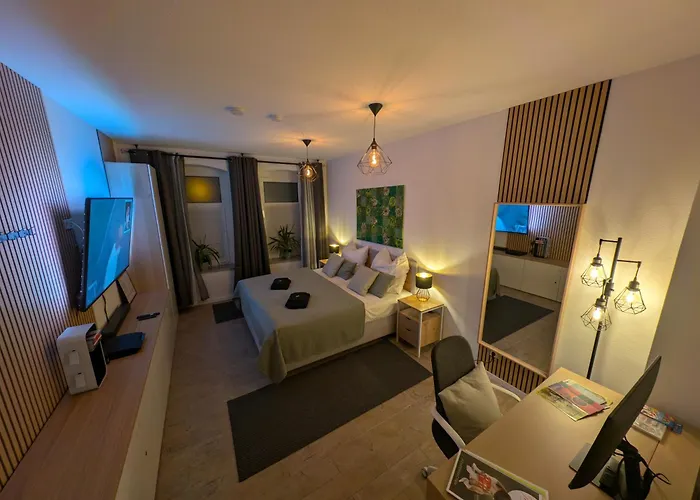 Helles Mit Arbeitsplatz Und Balkon * Chemnitz